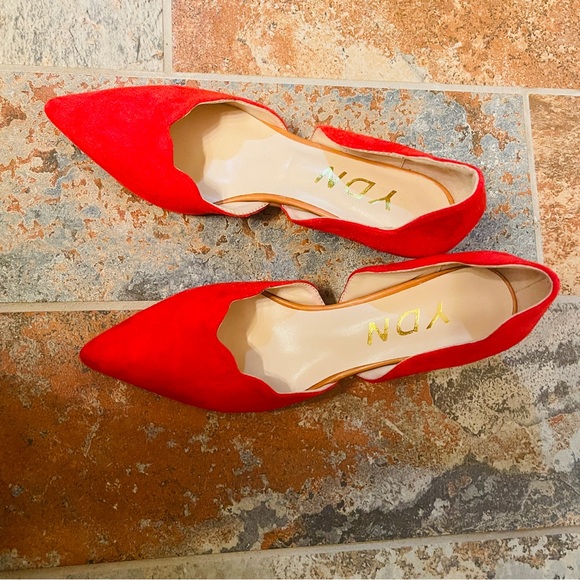 💋NWOB! Vibrant YDN Scalloped, Pointed Toe, D’Orsay Style, Kitten Heels! - Picture 3 of 14